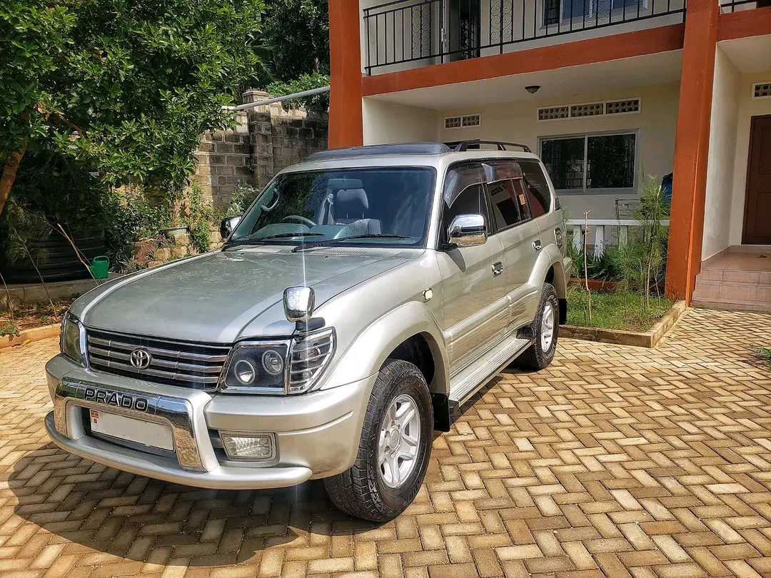 Land Cruiser for Renting 